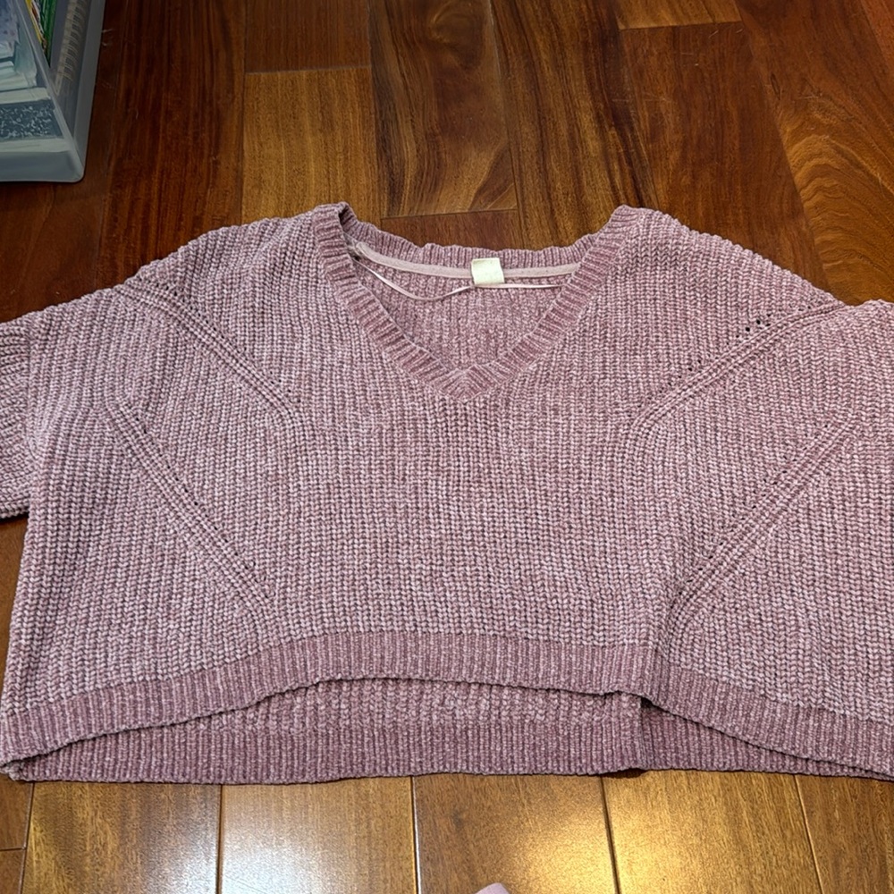 CROPPED URBAN OUTFITTERS SWEATER